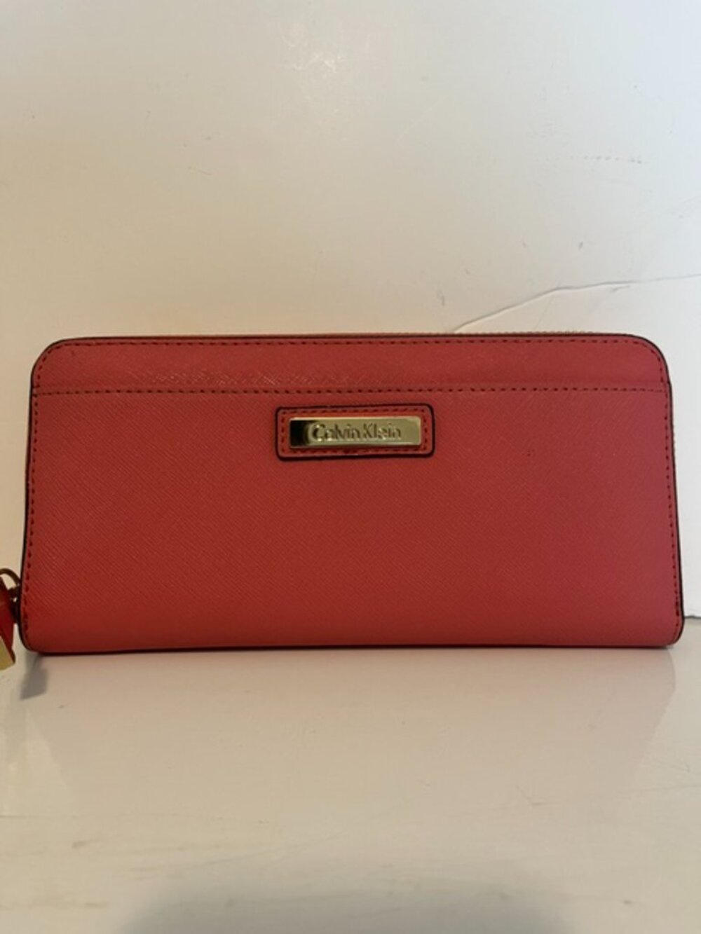 Calvin Klein pink leather wallet. - Picture 2 of 5
